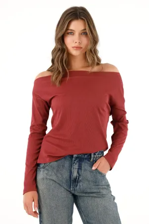 Camiseta cuello bandeja roja para mujer