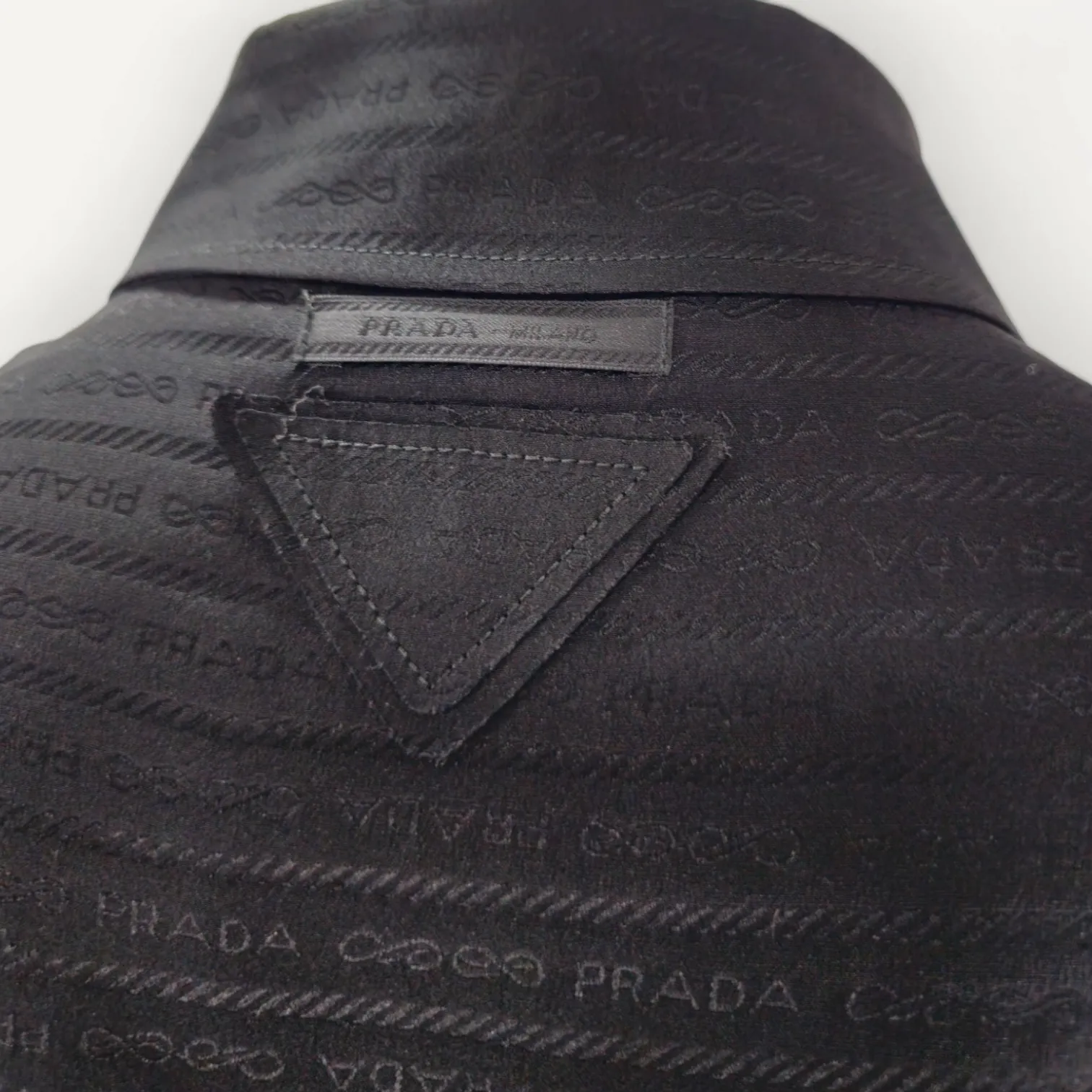 Cropped Prada Preto Manga Longa