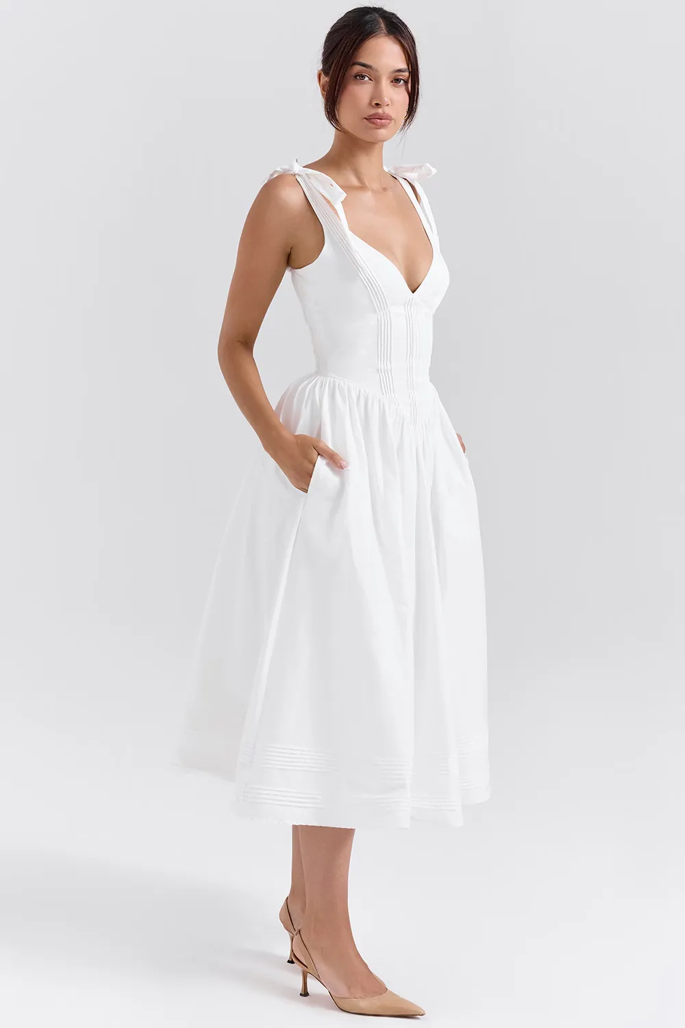 Vestido Branco Midi Com Lacinho Modelo Hattie